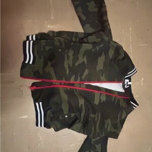 New Look Green and Red Joggers with Camouflage Pattern